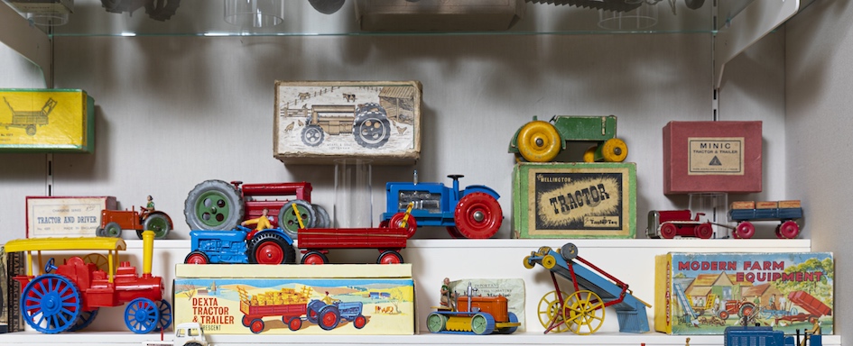 Middle Right Shelves