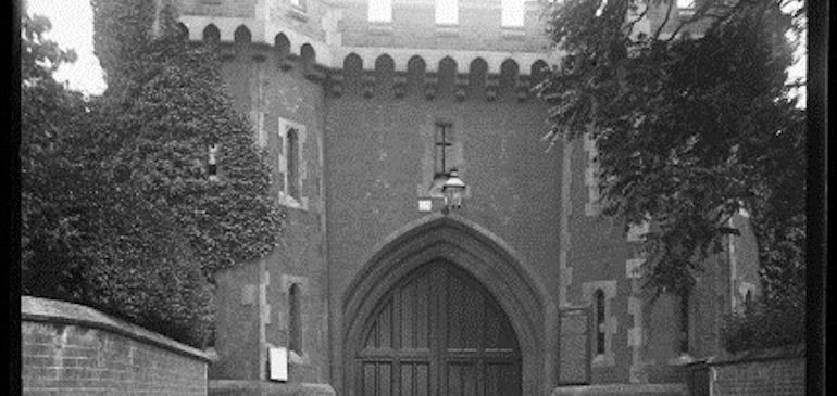 Entrance to HMP Reading