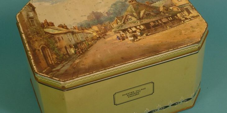 Biscuit tin, Huntley & Palmers, 1951–1952 (REDMG 1992.2.384)