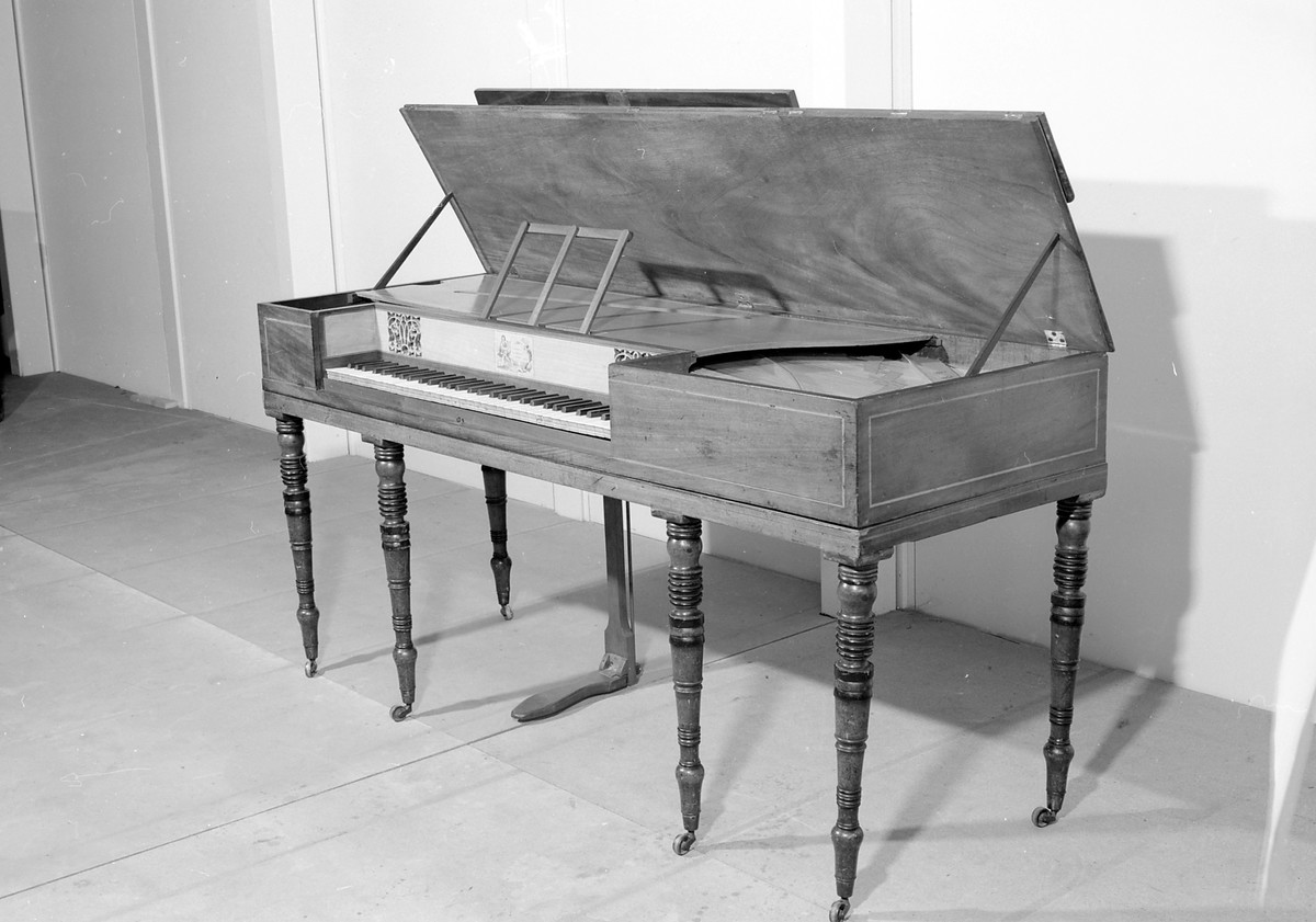 This ‘square grand’ piano was made in 1815 and used throughout the 19th century. Perhaps it livened up a servants’ ball or two in its time? (61/215)