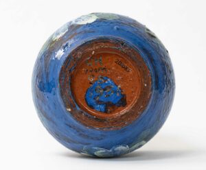 Inscribed base of Quentin Bell, Decorated plant pot, 1951 (MERL 2010/69)