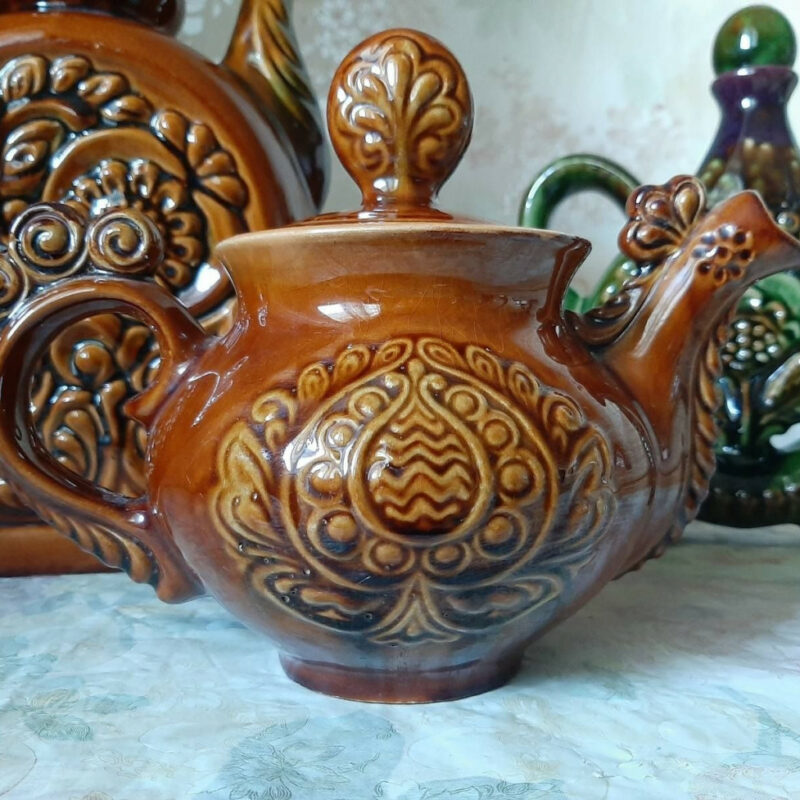 Vasylkiv maiolica An example of Vasylkiv maiolica.