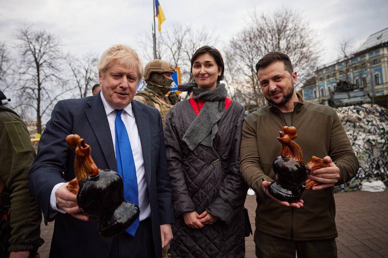 Former Prime Minister Boris Johnson and President of Ukraine Volodymyr Zelenskyy hold ceramic cockerels.