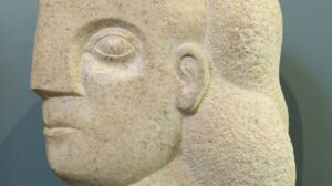 Sculpture in profile of Helen of Troy