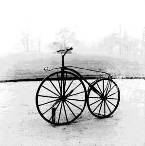 old bicycle with no chain. Get out into the countryside blog