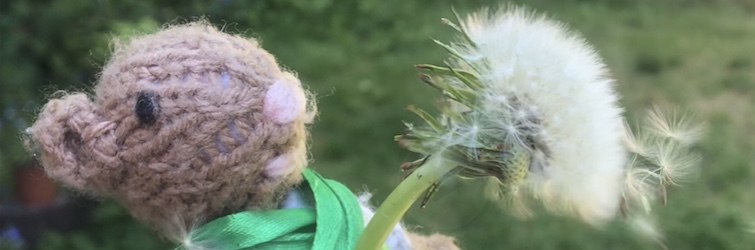 Little Mouse with a dandelion clock