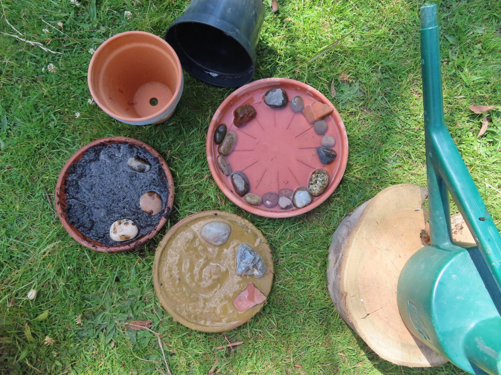 Water, sand and mud stations for a Fledglings mud activity