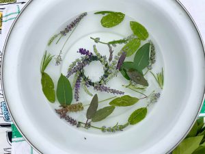 Lavender wreath in a scent bowl