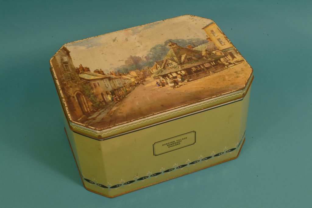 Biscuit tin, Huntley & Palmers, 1951–1952 (REDMG 1992.2.384)