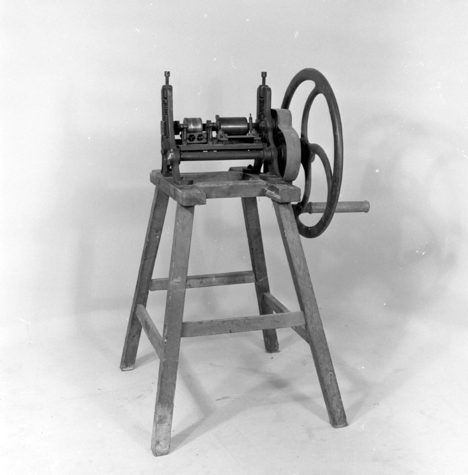 Willow skeining machine