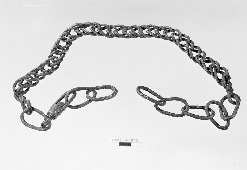 A black and white image of a saddle chain which measures 3 inches