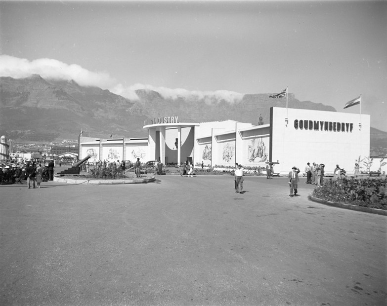 Gold-Mining Pavilion, Van Riebeeck Festival Fair, Cape Town, 1952. Photograph produced by Bryan Heseltine (Copyright Pitt Rivers Museum, University of Oxford, PRM 2022.1.44)